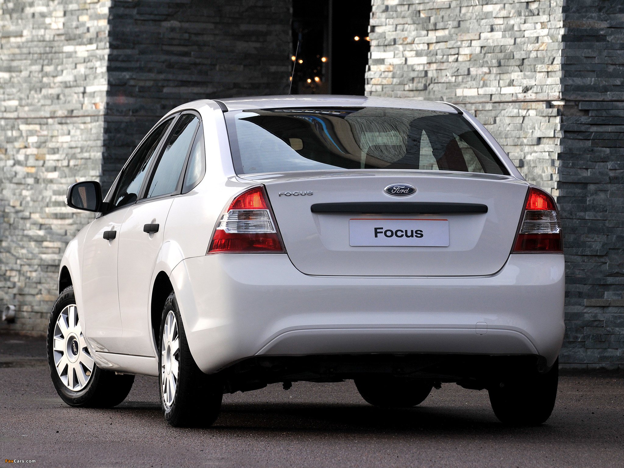 Photos of Ford Focus Sedan ZA-spec 2009–10 (2048 x 1536)