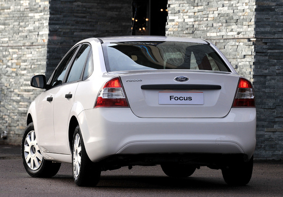 Photos of Ford Focus Sedan ZA-spec 2009–10
