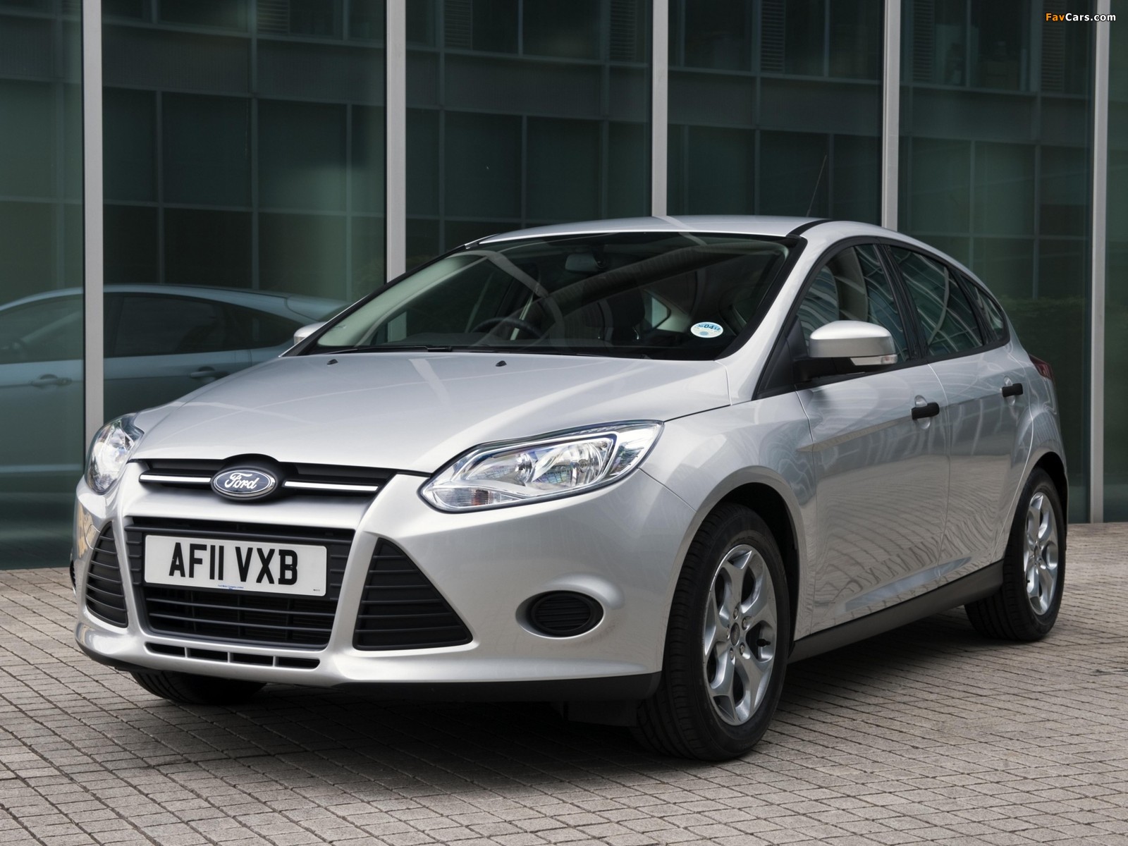 Photos of Ford Focus 5-door UK-spec 2010 (1600 x 1200)