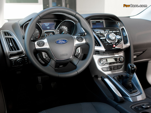 Photos of Ford Focus Sedan 2010 (640 x 480)