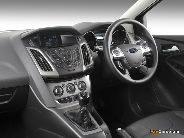 Photos of Ford Focus 5-door ZA-spec 2011 (640 x 480)