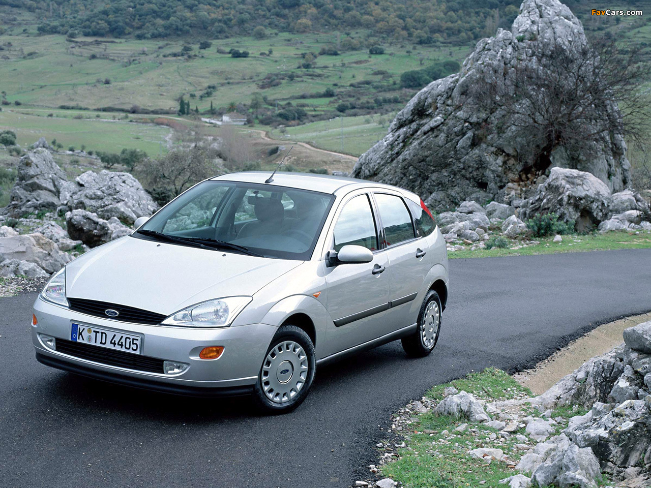 Pictures of Ford Focus Ghia 5-door 1998–2001 (1280 x 960)