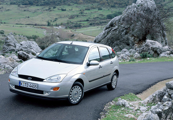 Pictures of Ford Focus Ghia 5-door 1998–2001