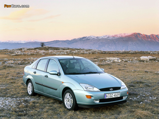Pictures of Ford Focus Sedan 1998–2001 (640 x 480)