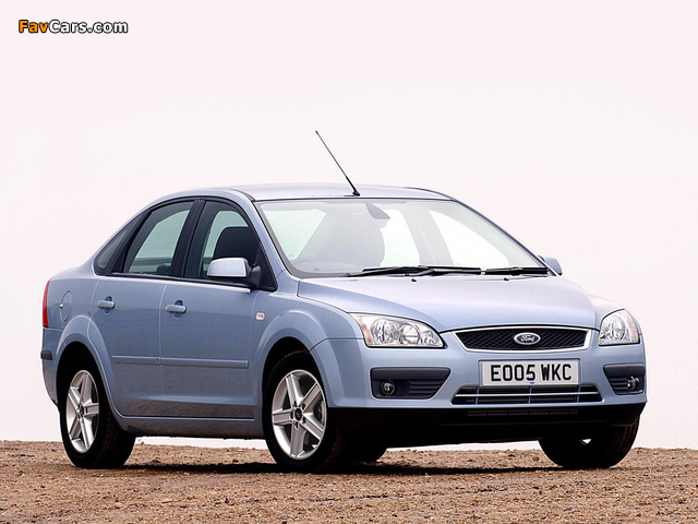 Pictures of Ford Focus Sedan UK-spec 2004–08 (640 x 480)