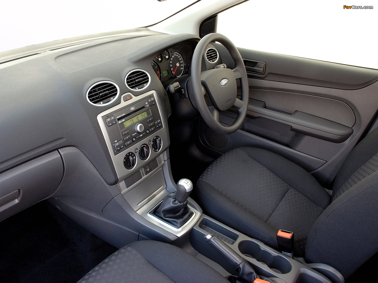 Pictures of Ford Focus 5-door ZA-spec 2005–06 (1280 x 960)