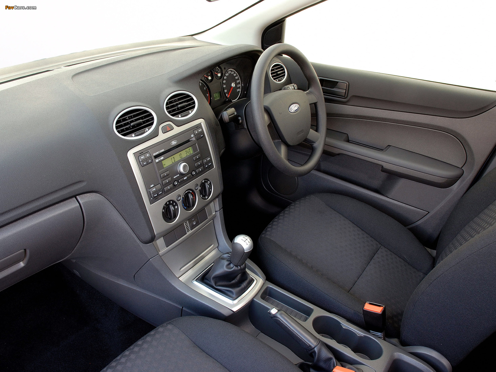 Pictures of Ford Focus 5-door ZA-spec 2005–06 (1600 x 1200)