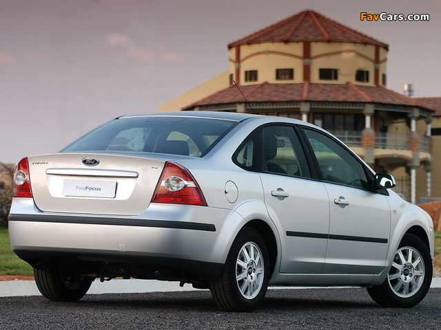 Pictures of Ford Focus Sedan ZA-spec 2005–06 (640 x 480)