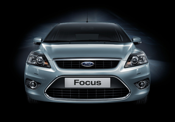 Pictures of Ford Focus 5-door 2008–11