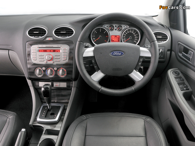 Pictures of Ford Focus Sedan ZA-spec 2009–10 (640 x 480)