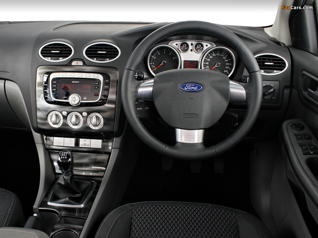 Pictures of Ford Focus 5-door ZA-spec 2010–11 (1024 x 768)