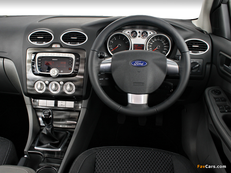 Pictures of Ford Focus 5-door ZA-spec 2010–11 (800 x 600)