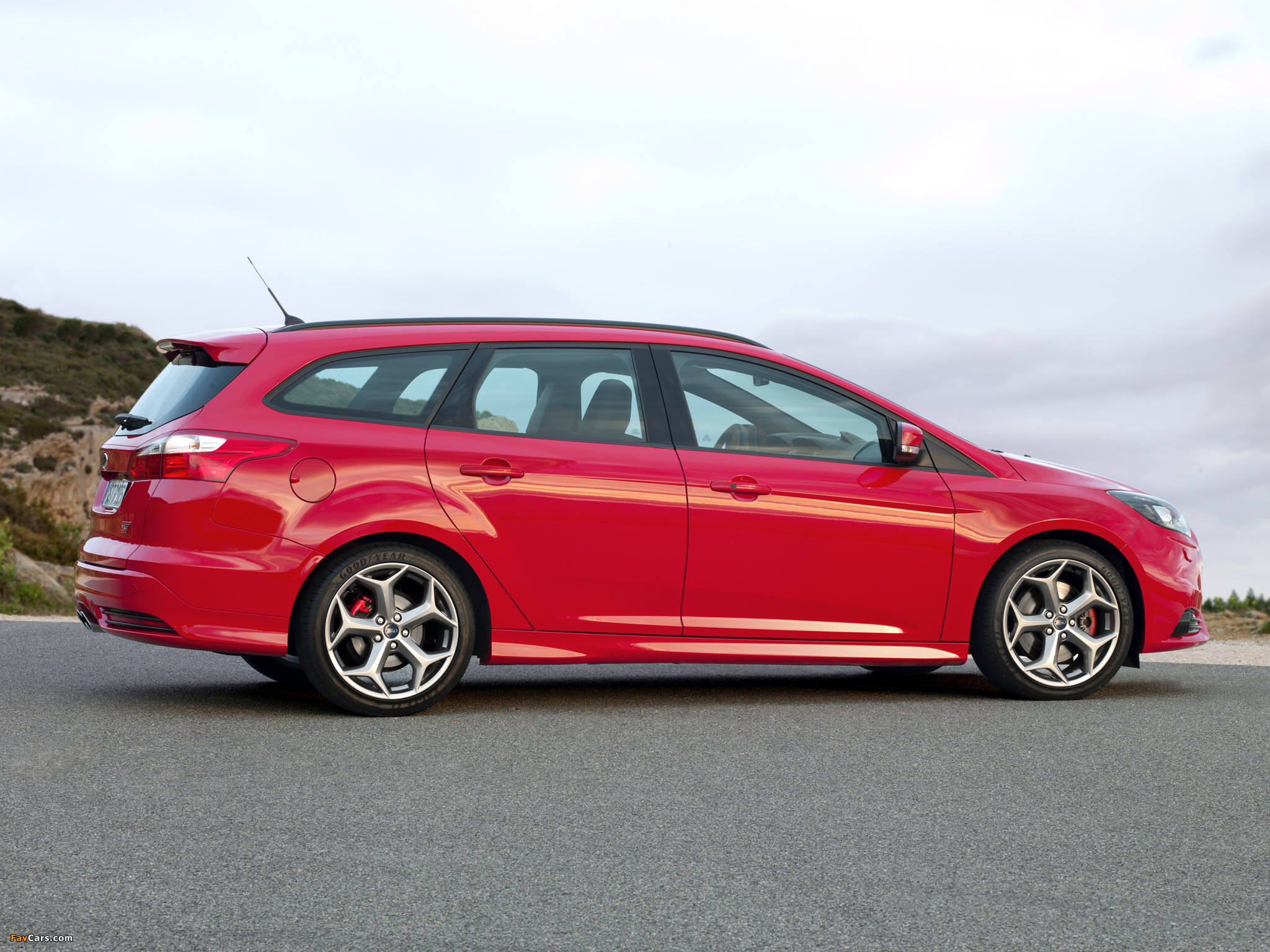Pictures of Ford Focus ST Wagon 2012 (2048 x 1536)