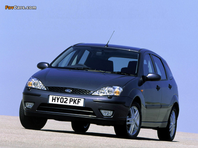 Ford Focus 5-door UK-spec 2001–04 wallpapers (640 x 480)