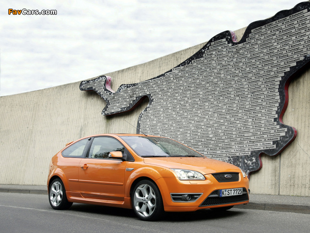 Ford Focus ST 3-door 2005–07 wallpapers (640 x 480)