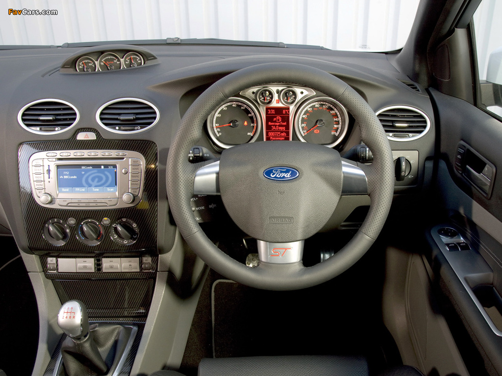 Ford Focus ST 3-door UK-spec 2008–10 wallpapers (1024 x 768)