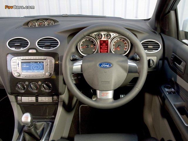 Ford Focus ST 3-door UK-spec 2008–10 wallpapers (640 x 480)