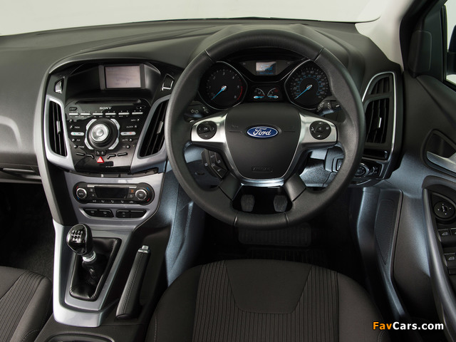 Ford Focus Titanium UK-spec (DYB) 2011–14 wallpapers (640 x 480)