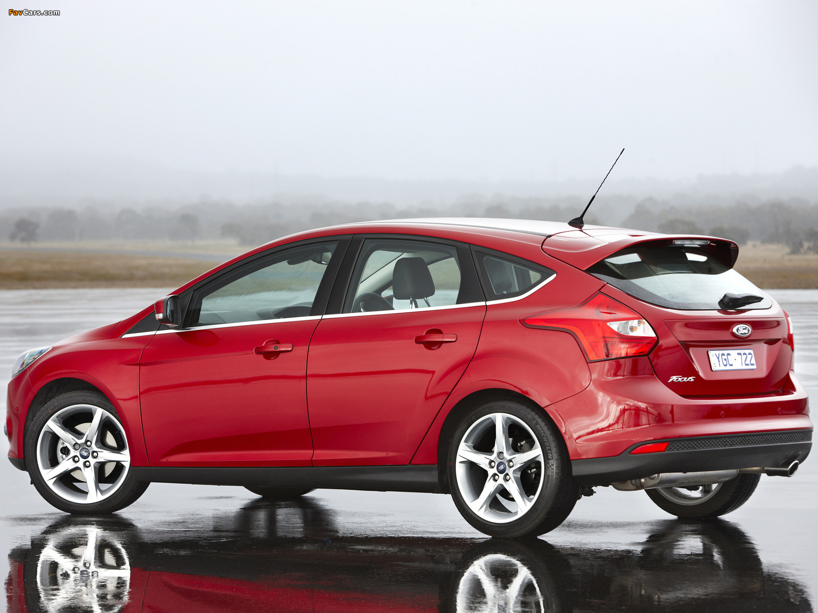 Ford Focus 5-door AU-spec 2011 wallpapers (1600 x 1200)