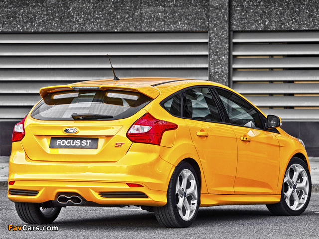 Ford Focus ST ZA-spec 2012 wallpapers (640 x 480)