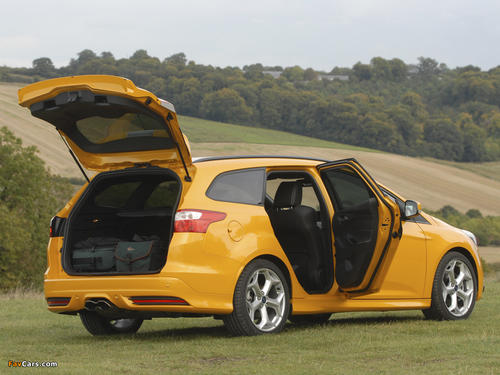 Ford Focus ST Wagon UK-spec 2012 wallpapers (1024 x 768)