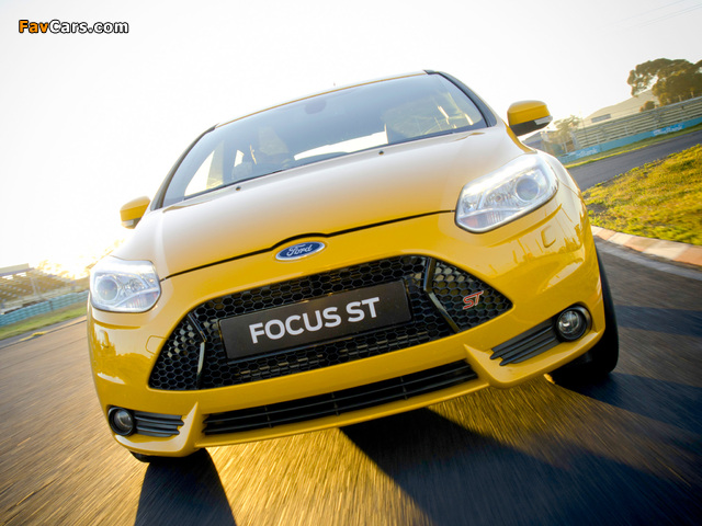 Ford Focus ST ZA-spec 2012 wallpapers (640 x 480)