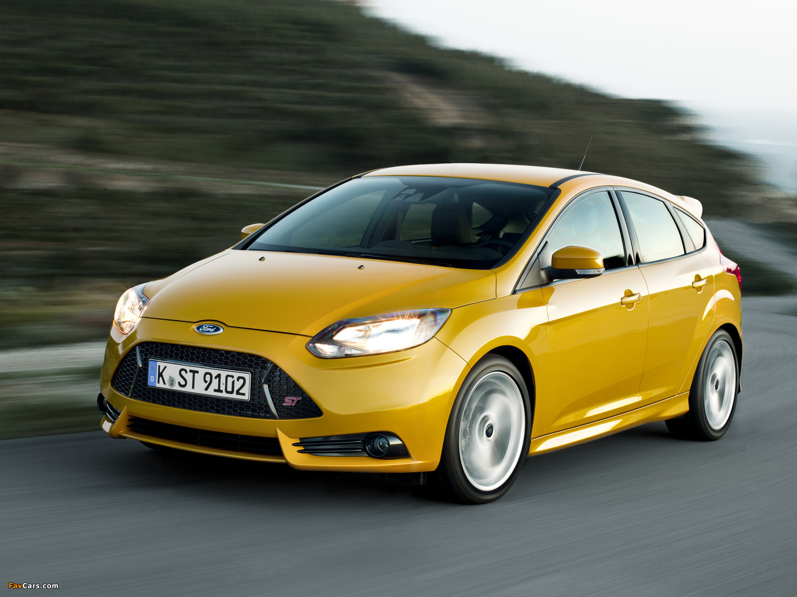 Ford Focus ST 2012 wallpapers (1600 x 1200)