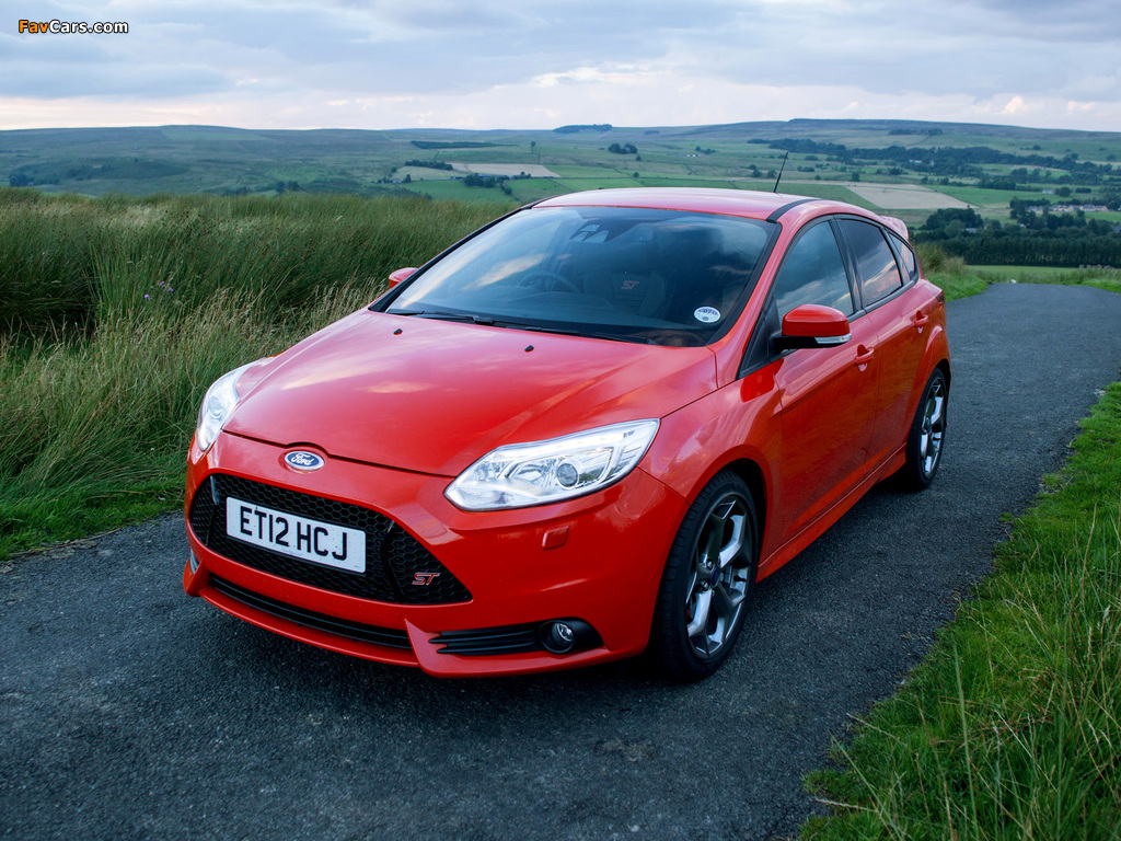 Ford Focus ST UK-spec 2012 wallpapers (1024 x 768)