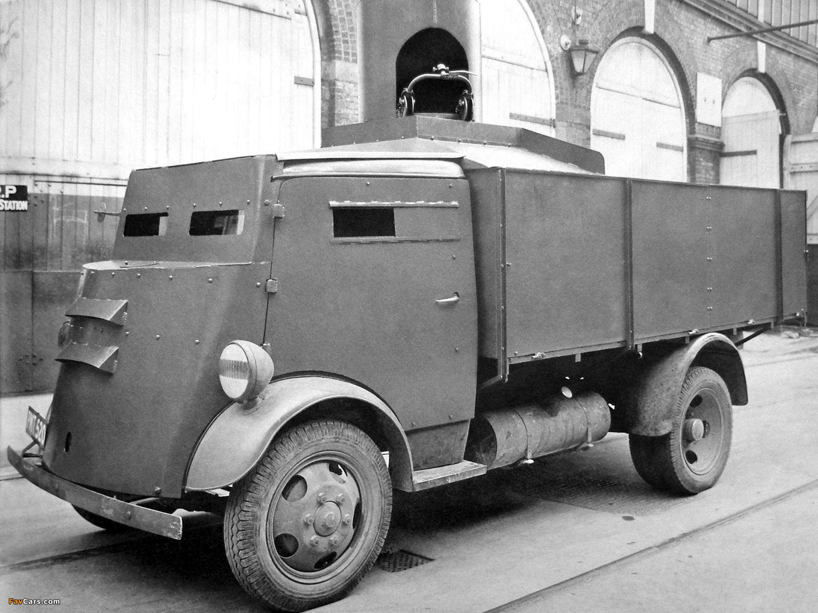 Fordson 7V Armoured Cab 1937–47 wallpapers (1600 x 1200)
