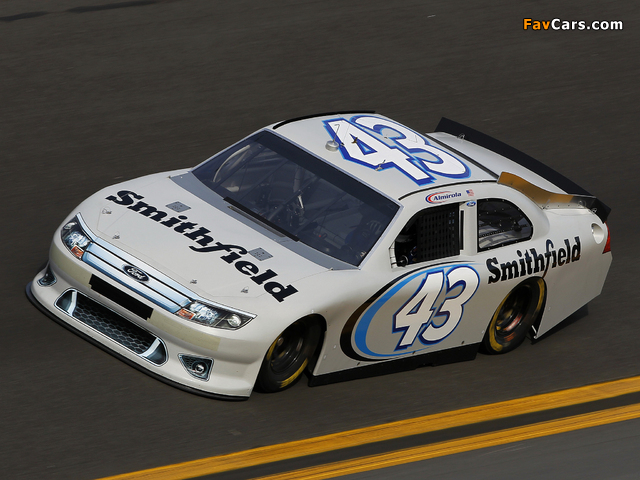 Ford Fusion NASCAR Sprint Cup Series Race Car 2009–12 images (640 x 480)
