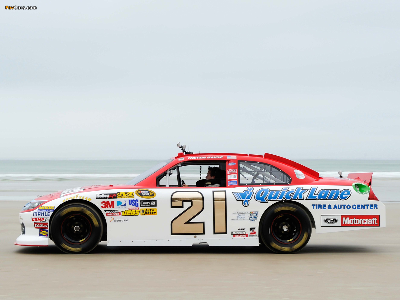 Images of Ford Fusion NASCAR Sprint Cup Series Race Car 2009–12 (1280 x 960)
