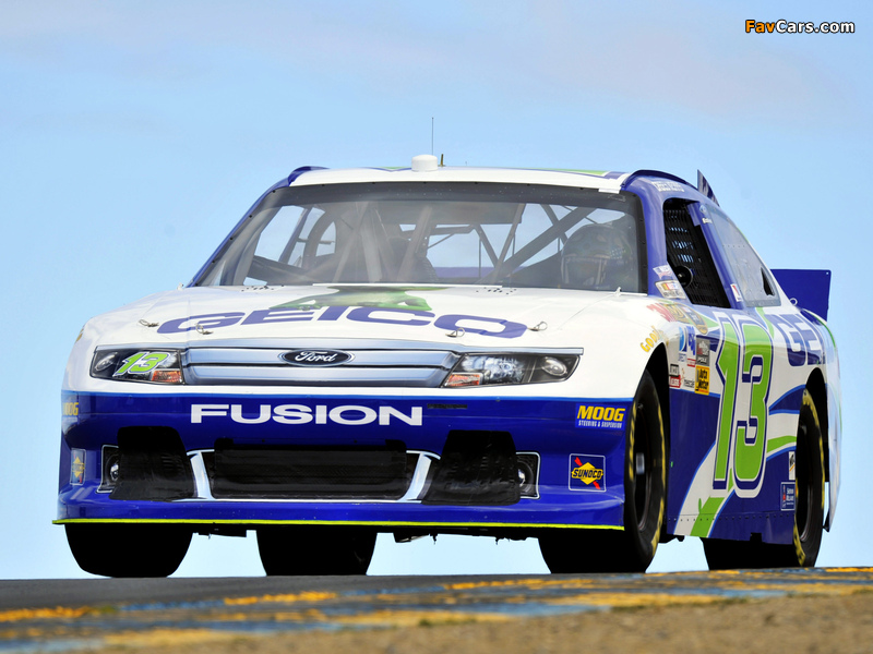 Photos of Ford Fusion NASCAR Sprint Cup Series Race Car 2009–12 (800 x 600)