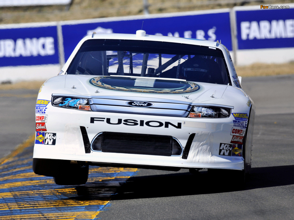 Photos of Ford Fusion NASCAR Sprint Cup Series Race Car 2009–12 (1024 x 768)