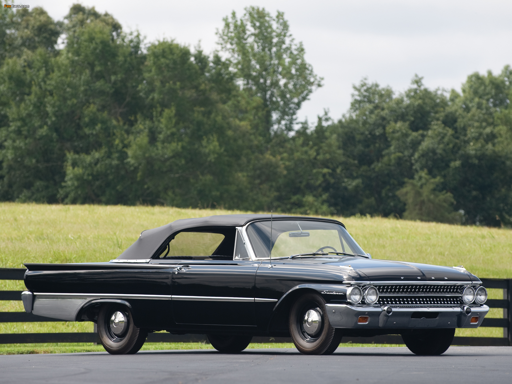 Images of Ford Galaxie XL 401 Sunliner Convertible 1961 (2048 x 1536)