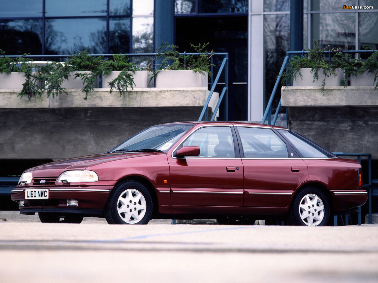 Images of Ford Granada Hatchback 1992–94 (1280 x 960)