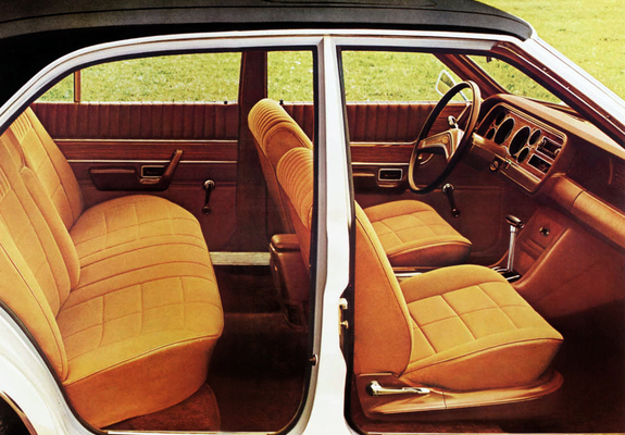 Pictures of Ford Granada 4-door Saloon 1972–77