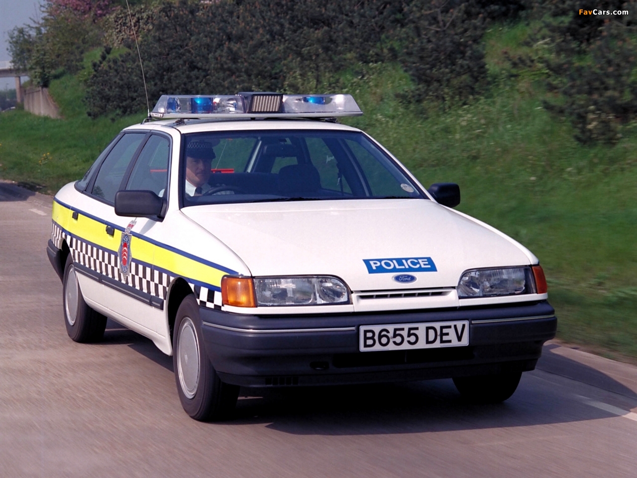 Pictures of Ford Granada Hatchback Police 1985–92 (1280 x 960)