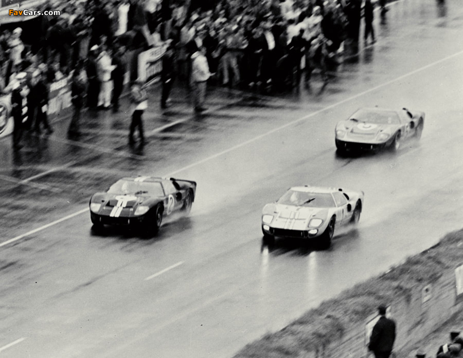 Ford GT40 Victory at LeMans 1966 photos (900 x 697)