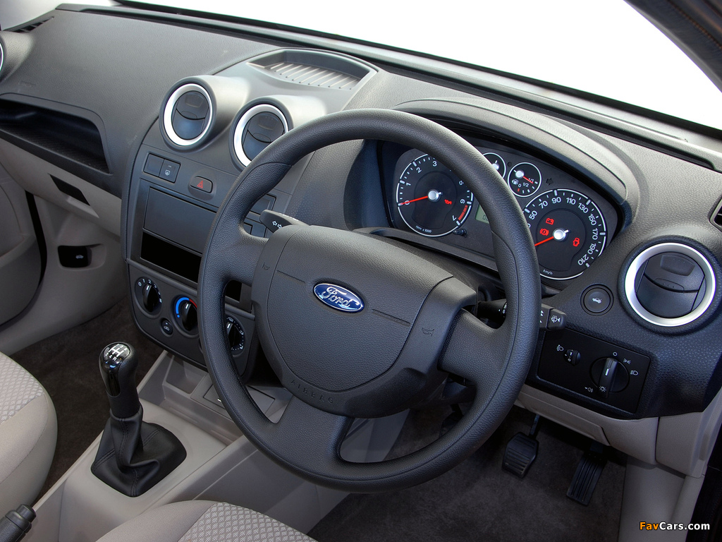 Ford Ikon ZA-spec 2006–08 images (1024 x 768)