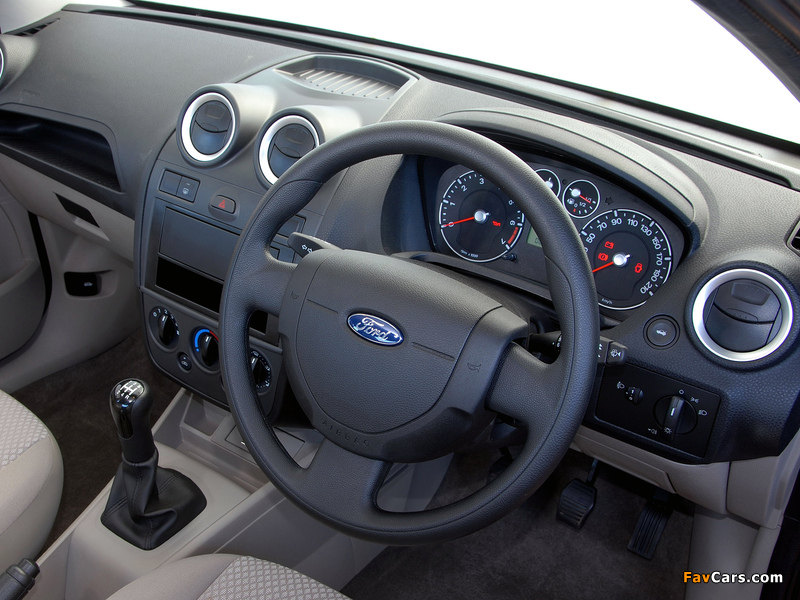 Ford Ikon ZA-spec 2006–08 images (800 x 600)
