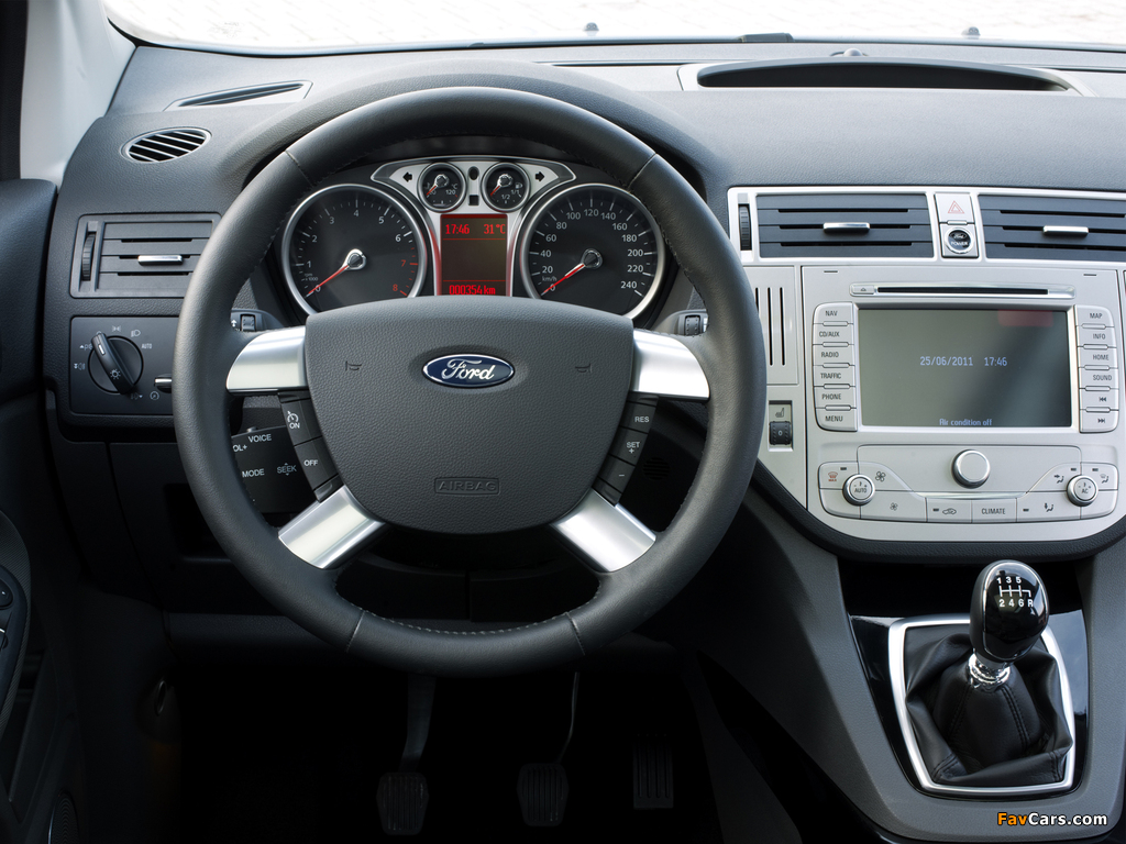 Ford Kuga Titanium S 2011 wallpapers (1024 x 768)