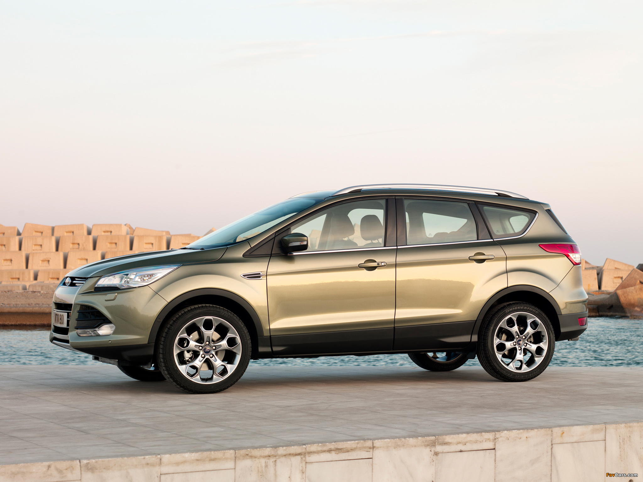 Ford Kuga 2013 wallpapers (2048 x 1536)