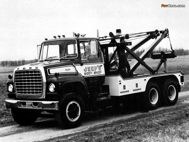 Ford LNT8000 Tow Truck 1974–81 wallpapers (800 x 600)