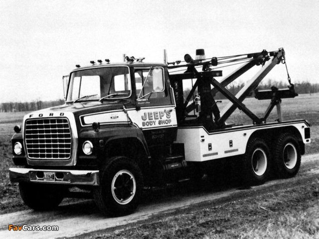 Ford LNT8000 Tow Truck 1974–81 wallpapers (640 x 480)