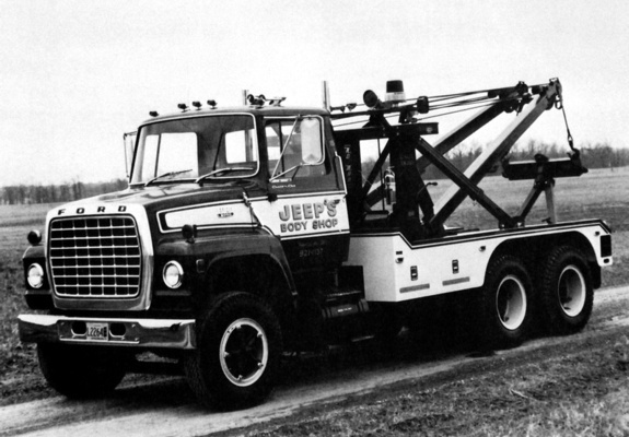 Ford LNT8000 Tow Truck 1974–81 wallpapers