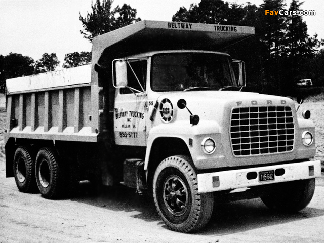 Images of Ford LT9000 Dump Truck 1972–74 (640 x 480)