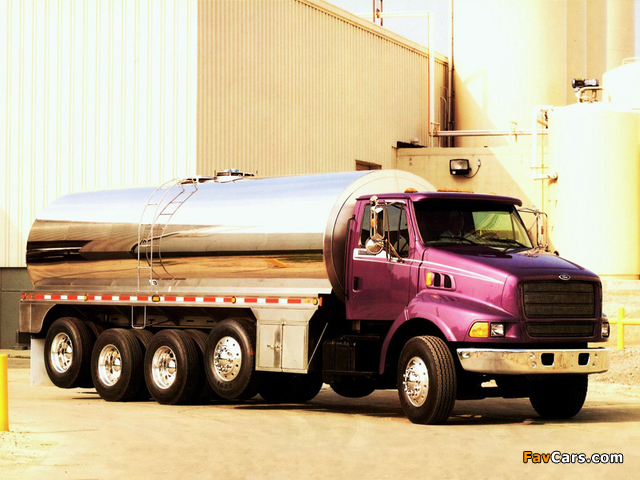 Pictures of Ford Louisville Tanker 1996–98 (640 x 480)