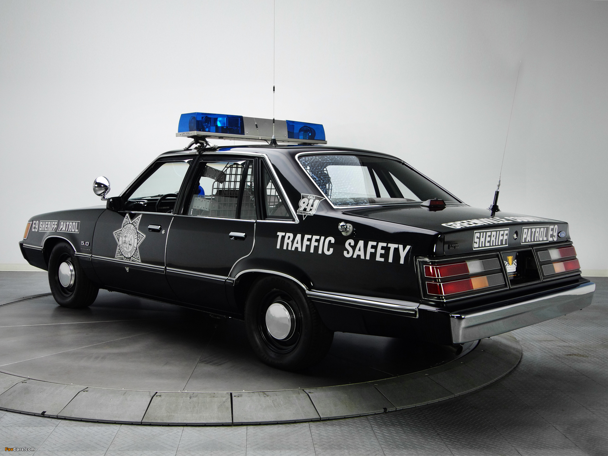 Ford LTD Patrol Car 1984–85 wallpapers (2048 x 1536)