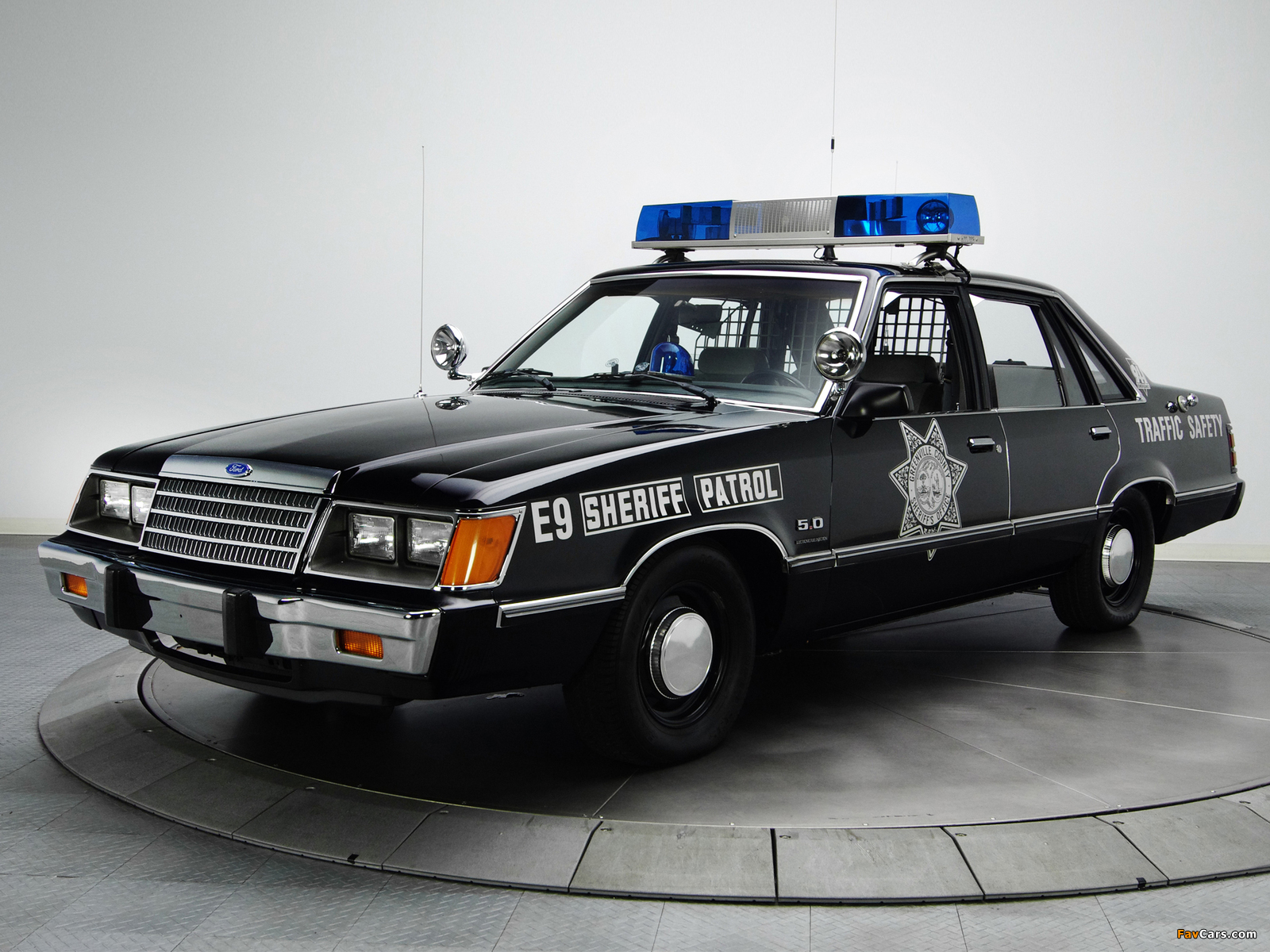Ford LTD Patrol Car 1984–85 wallpapers (1600 x 1200)