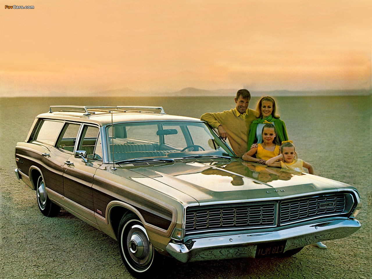 Images of Ford LTD Country Squire Station Wagon 1968 (1280 x 960)